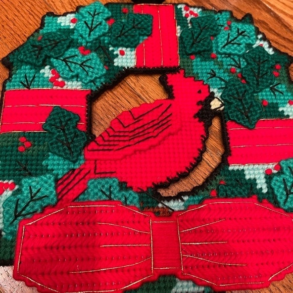 FINISHED Plastic Canvas CARDINAL Christmas WREATH 11.5" Design Works #T17358 - Picture 2 of 4
